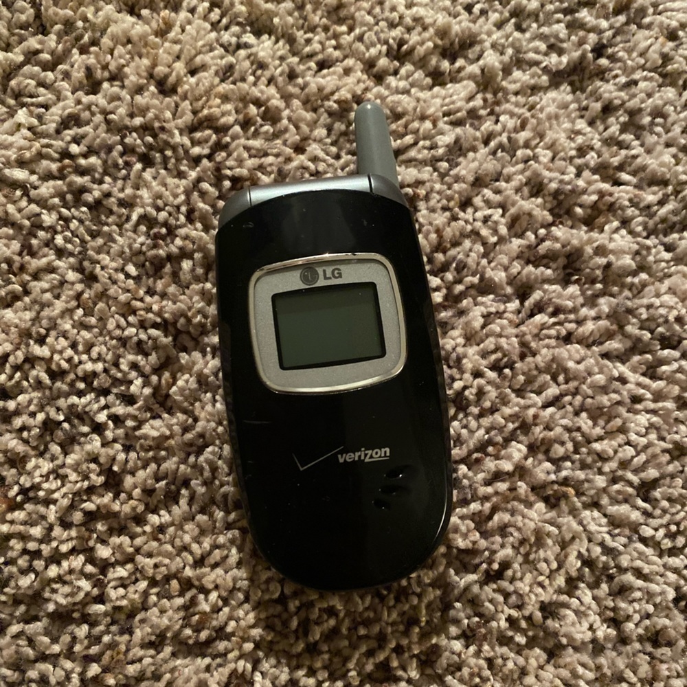 LG VX3400 Clamshell Flip Phone Cell Phone + Charger Vintage Retro Y2K - Picture 3 of 17
